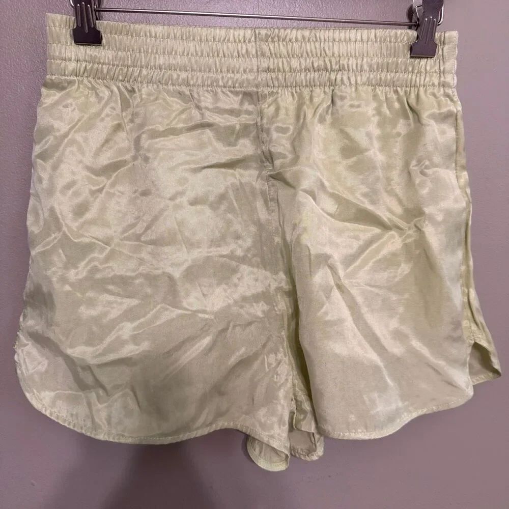 H&M NWT light green elastic waist shorts size small